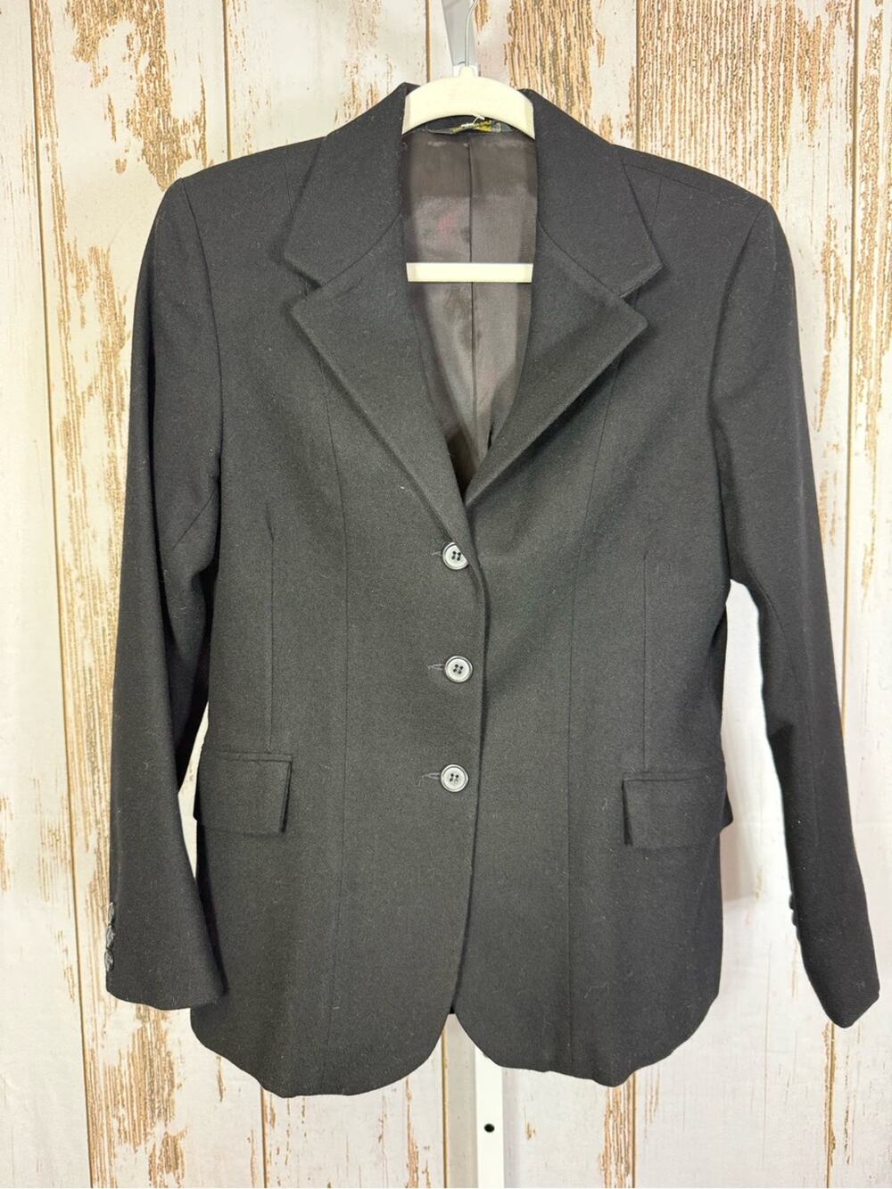 Devon Aire, 100% Wool Black Blazer. Size 12. Vintage. In excellent condition!